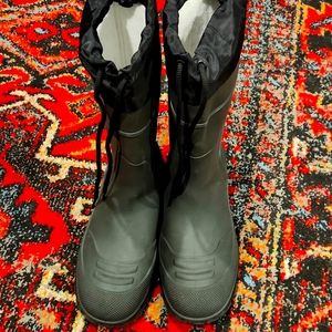 Insulated Chinook water boots